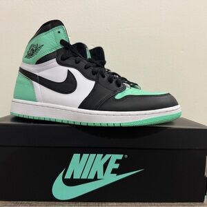 Air Jordan 1 Retro High OG Green Glow Men’s Size 10￼(CLEAN)
